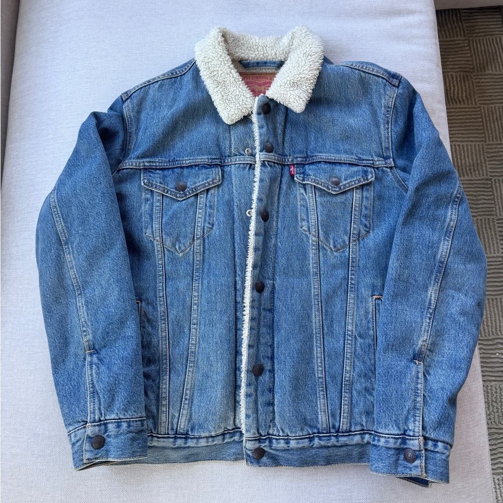Levi's Classic Blue Denim Jacket with Cream Sherpa Collar